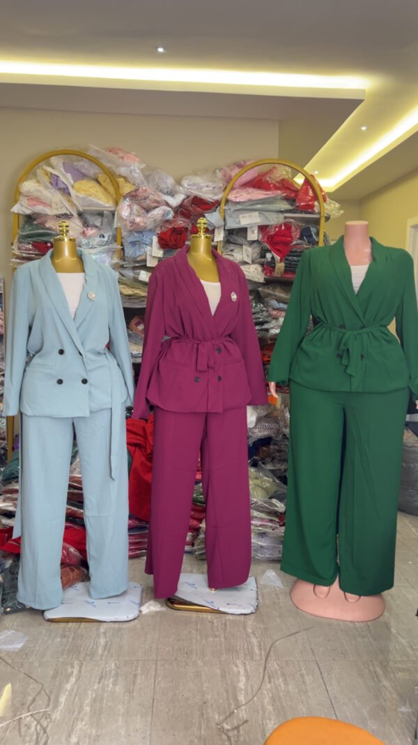 SUIT 5905