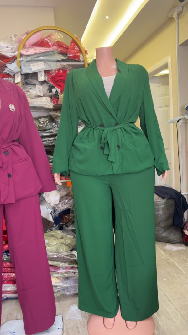 SUIT 5905