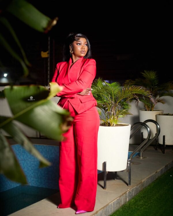 SUIT 0236