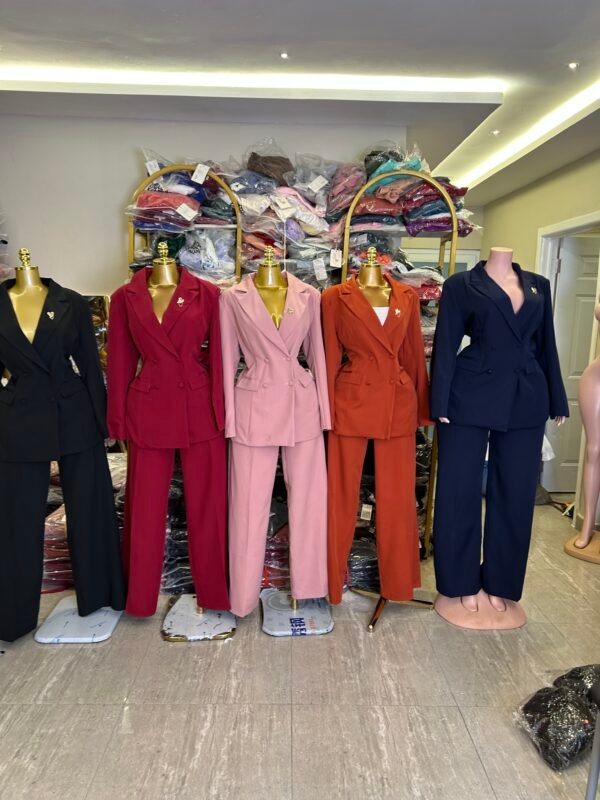 SUIT 0819