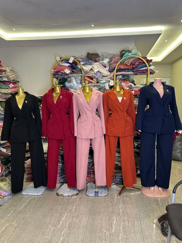 SUIT 0819