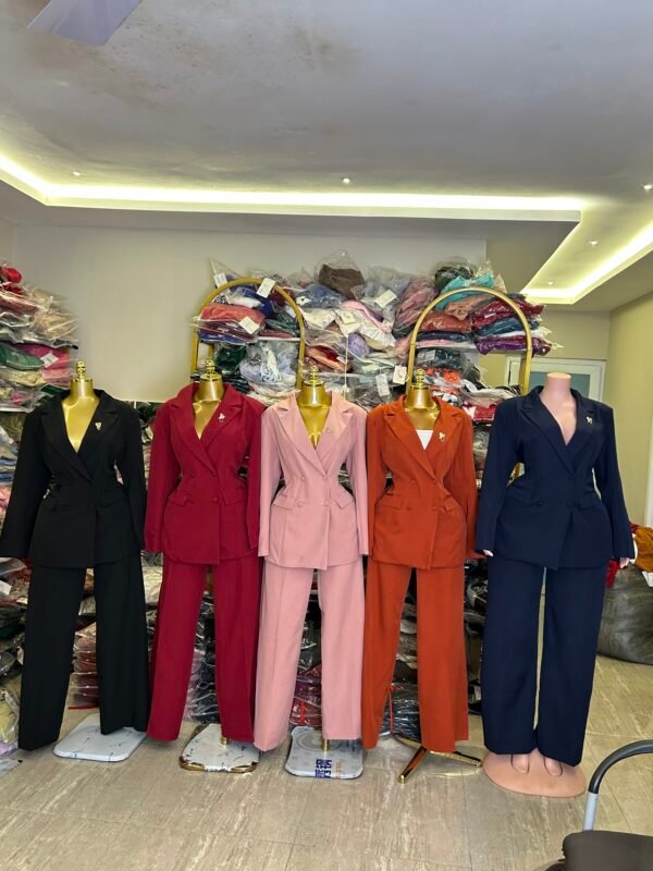 SUIT 0819